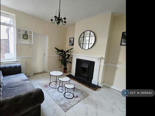 5 bedroom terraced house to rent