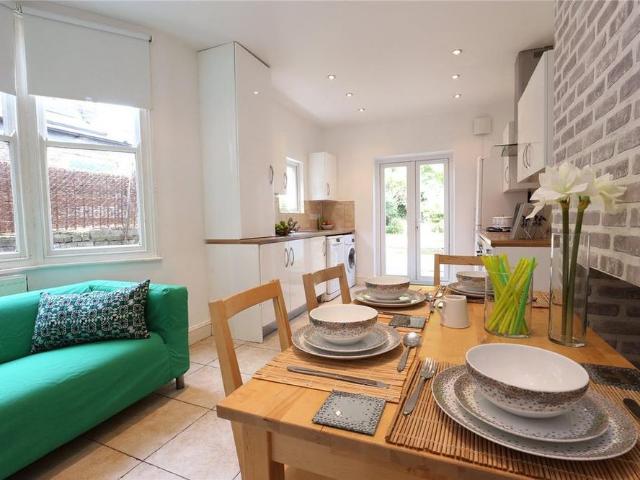 5 bedroom terraced house to rent