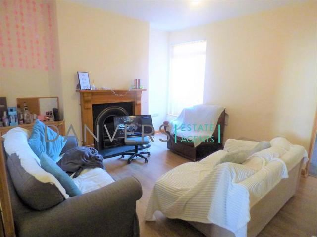 5 bedroom terraced house to rent