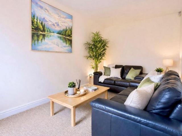 5 bedroom terraced house to rent