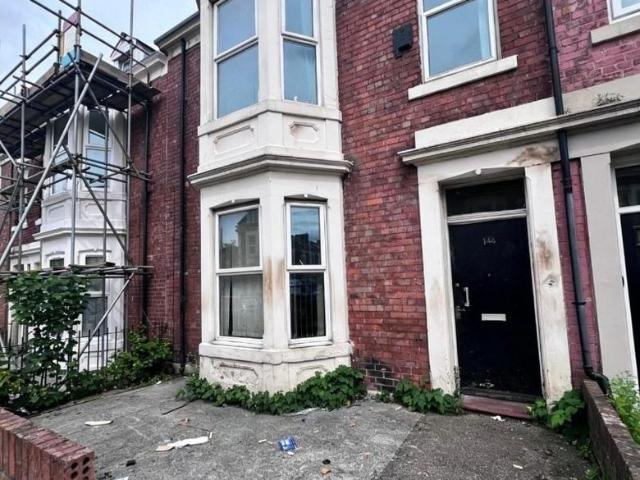 5 bedroom terraced house to rent