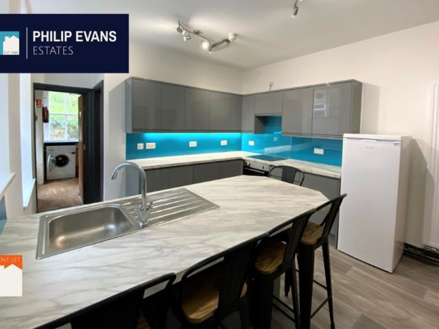 5 bedroom terraced house to rent
