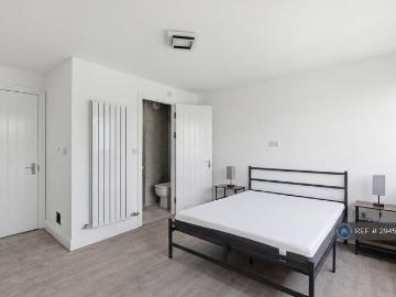 5 bedroom terraced house to rent