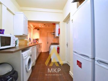 5 bedroom terraced house to rent