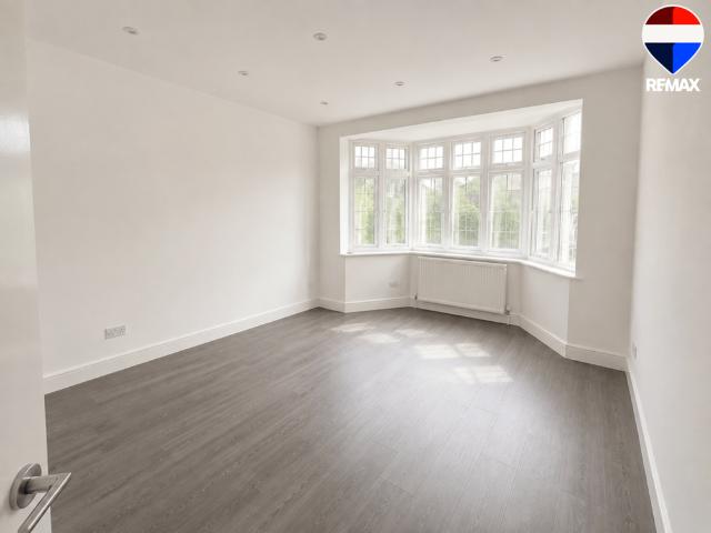 5 bedroom terraced house to rent