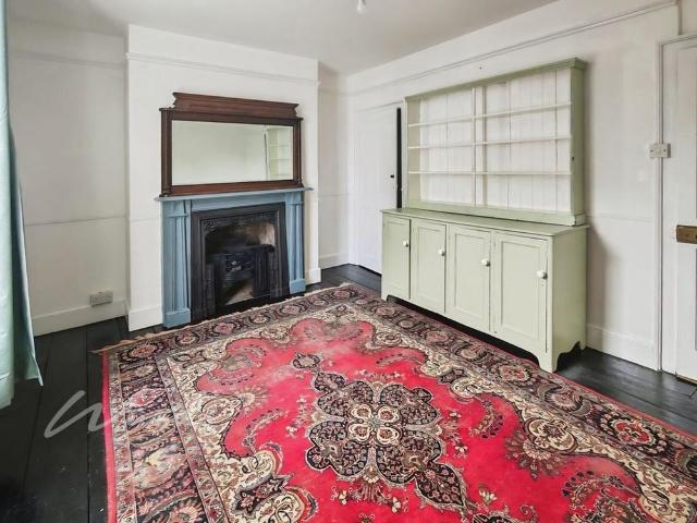5 bedroom terraced house to rent