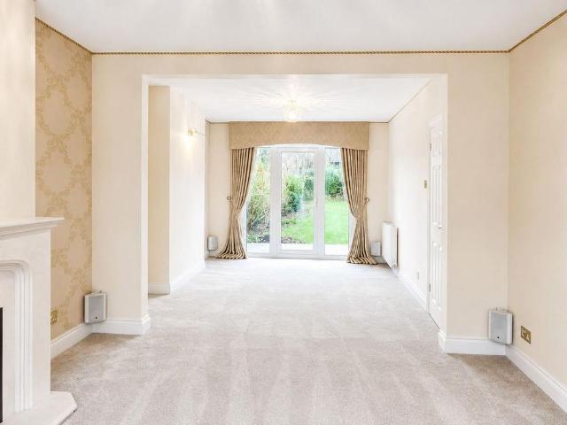 5 bedroom terraced house to rent