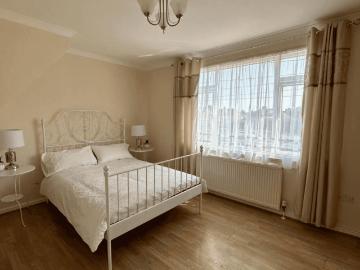 5 bedroom terraced house to rent