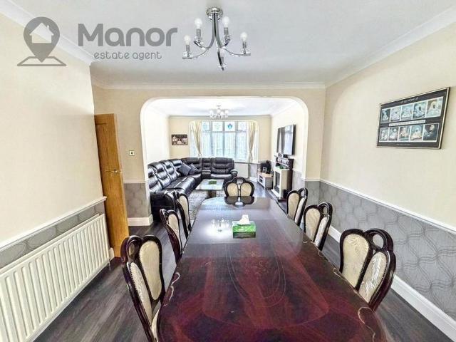 5 bedroom terraced house to rent
