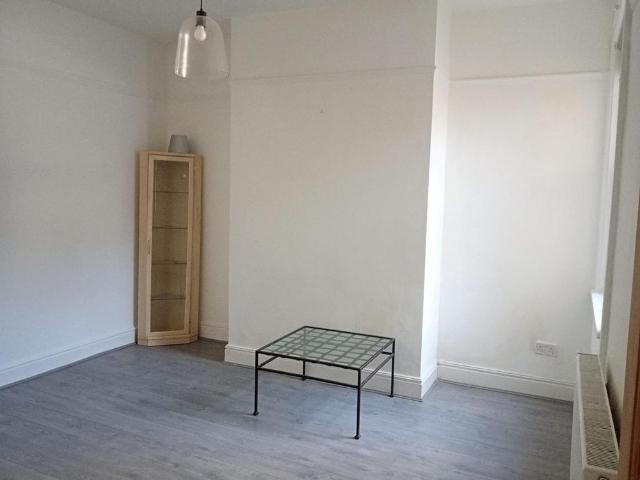 5 bedroom terraced house to rent