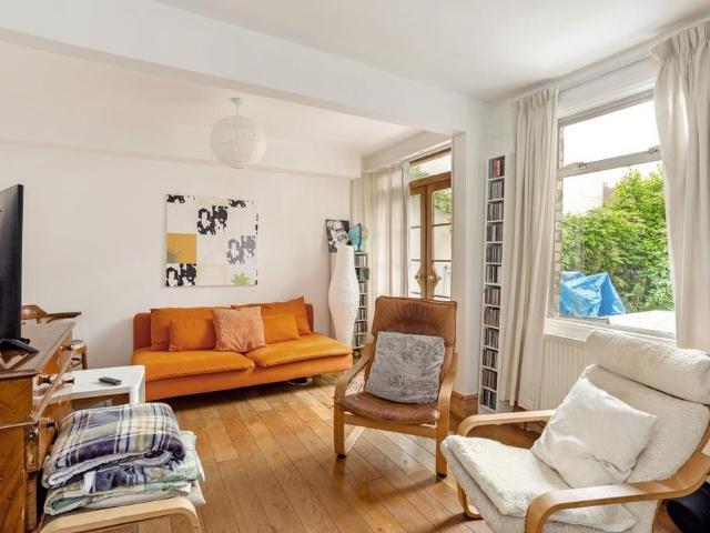 5 bedroom terraced house to rent