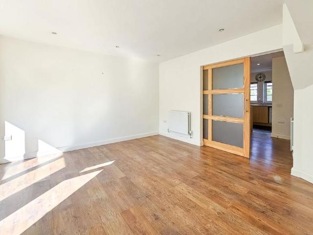 5 bedroom terraced house to rent