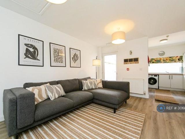 5 bedroom terraced house to rent