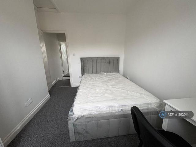 5 bedroom terraced house to rent