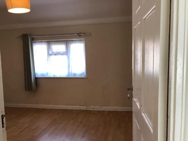 5 bedroom terraced house to rent