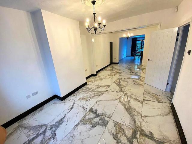5 bedroom terraced house to rent