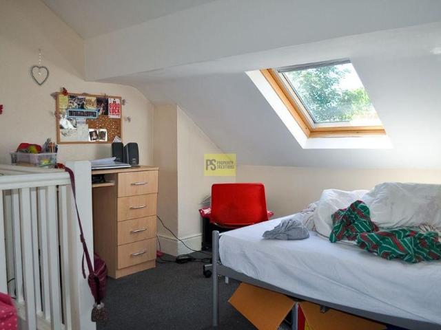 5 bedroom terraced house to rent