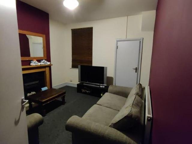 5 bedroom terraced house to rent
