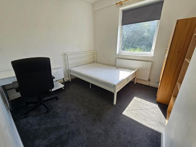 5 bedroom terraced house to rent