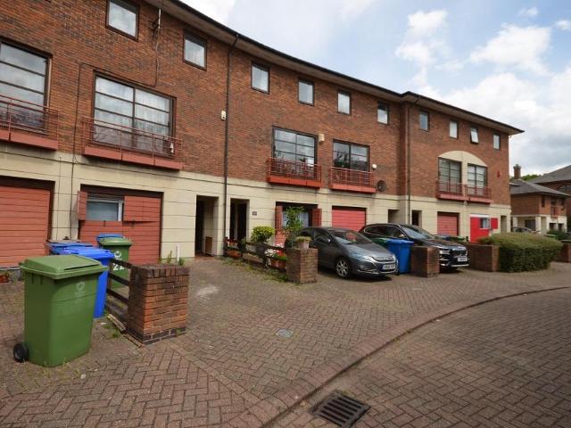 5 bedroom terraced house to rent