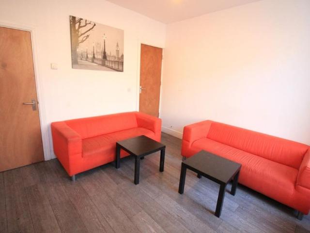 5 bedroom terraced house to rent
