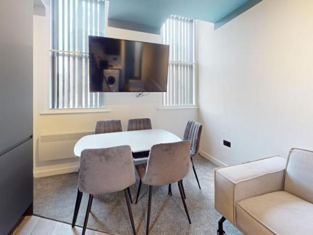 5 bedroom terraced house to rent