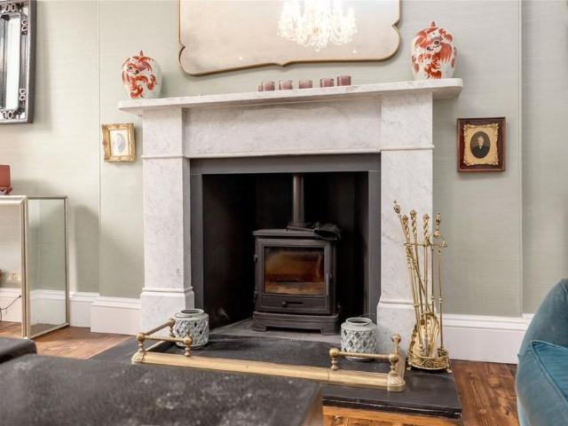 5 bedroom terraced house to rent