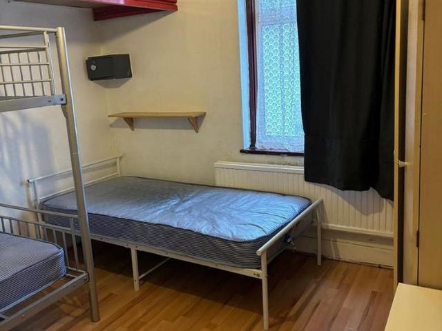 5 bedroom terraced house to rent