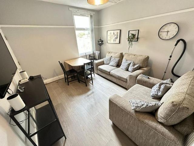 5 bedroom terraced house to rent