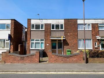 5 bedroom terraced house to rent