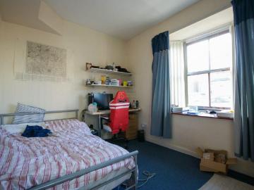 5 bedroom terraced house to rent