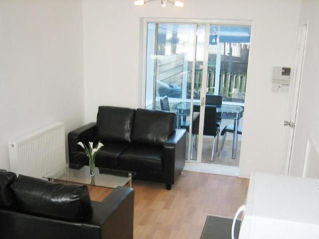 5 bedroom terraced house to rent