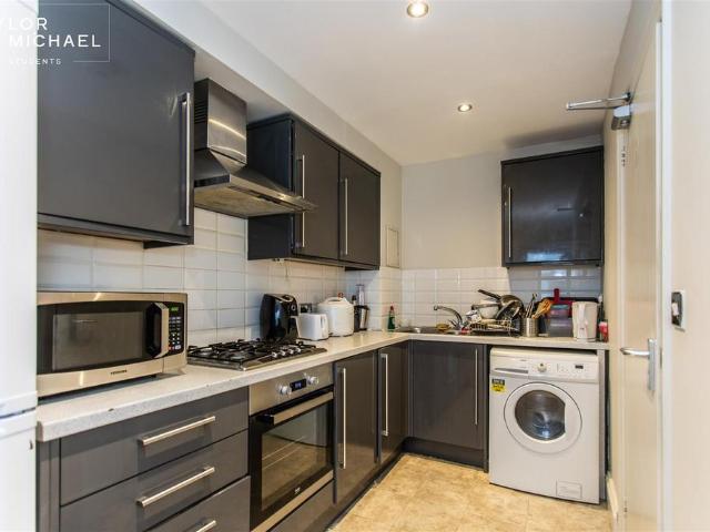 5 bedroom terraced house to rent