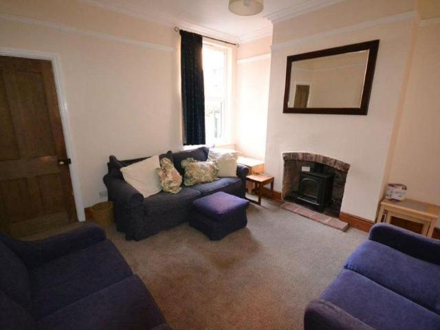 5 bedroom terraced house to rent