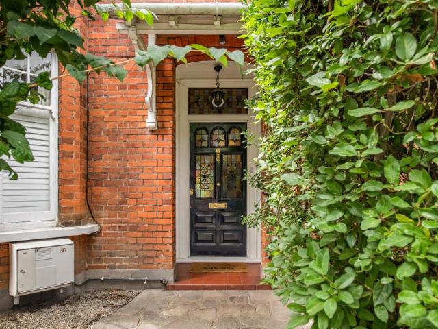 5 bedroom terraced house to rent