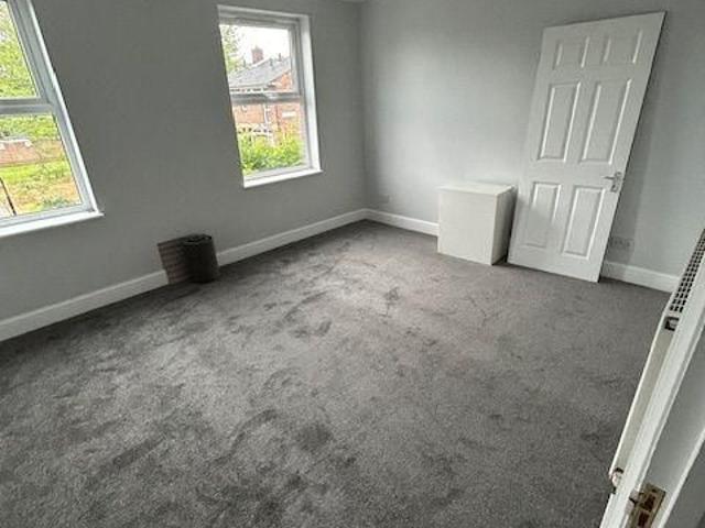 5 bedroom terraced house to rent
