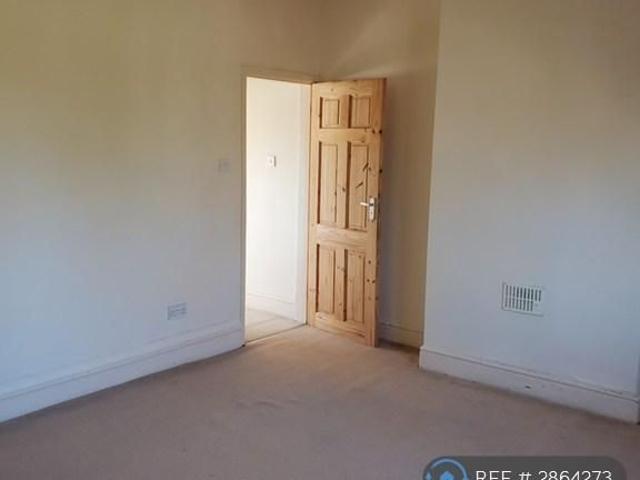 5 bedroom terraced house to rent