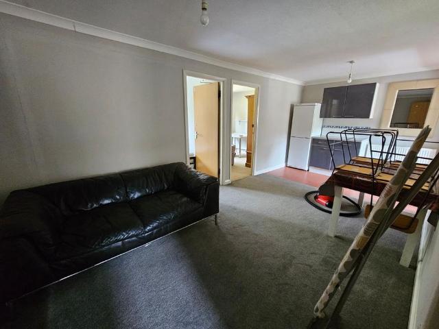 5 bedroom terraced house to rent