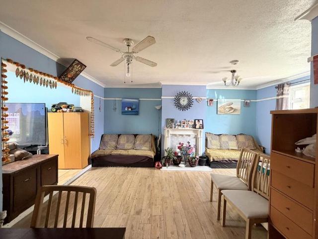 5 bedroom terraced house to rent
