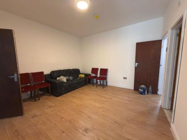 5 bedroom terraced house to rent
