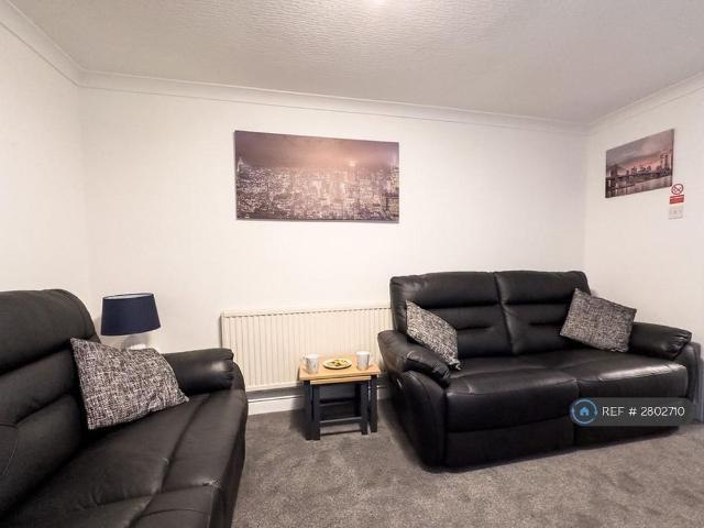 5 bedroom terraced house to rent