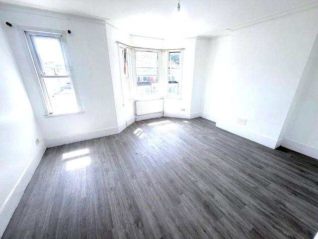 5 bedroom terraced house to rent