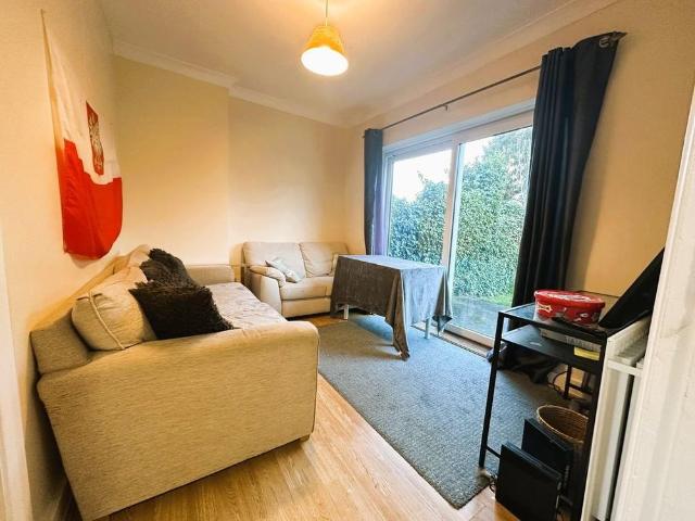 5 bedroom terraced house to rent