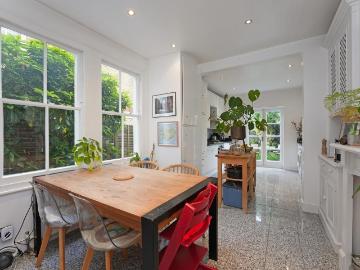 5 bedroom terraced house to rent