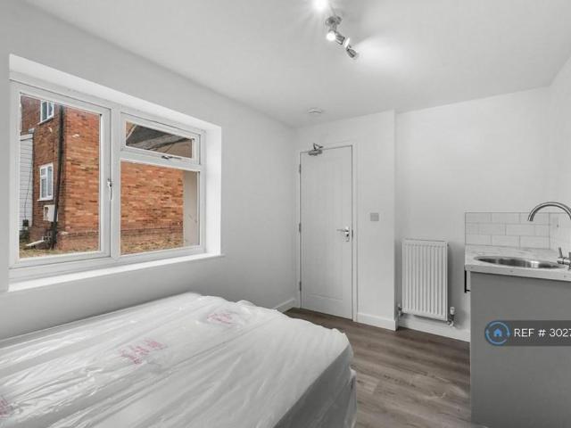 5 bedroom terraced house to rent