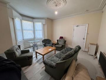 5 bedroom terraced house to rent