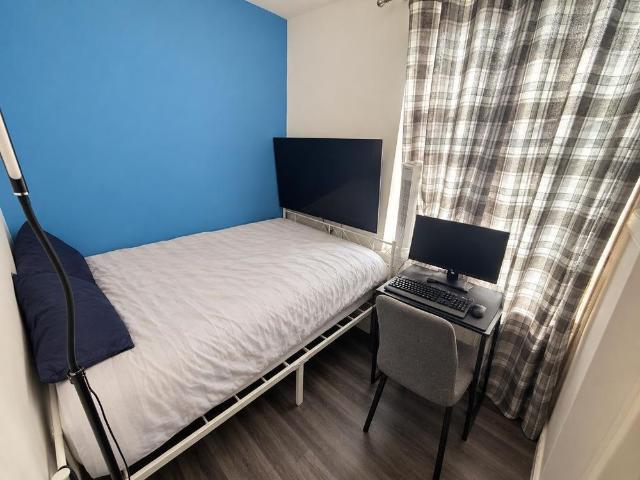 5 bedroom terraced house to rent