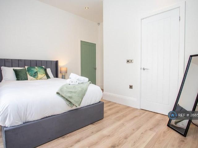 5 bedroom terraced house to rent