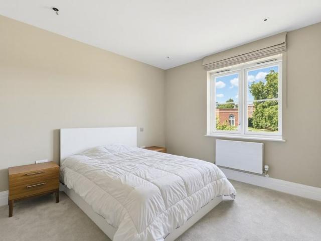 5 bedroom terraced house to rent