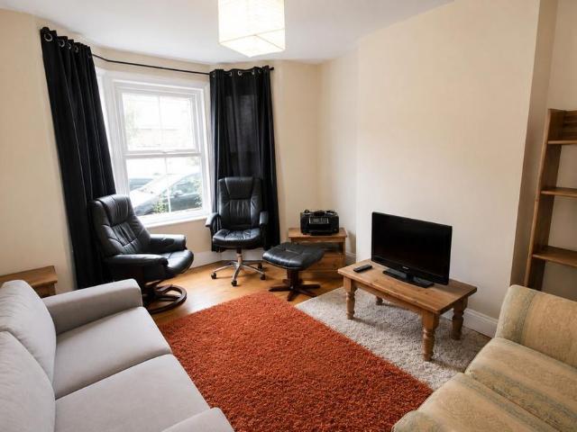 5 bedroom terraced house to rent